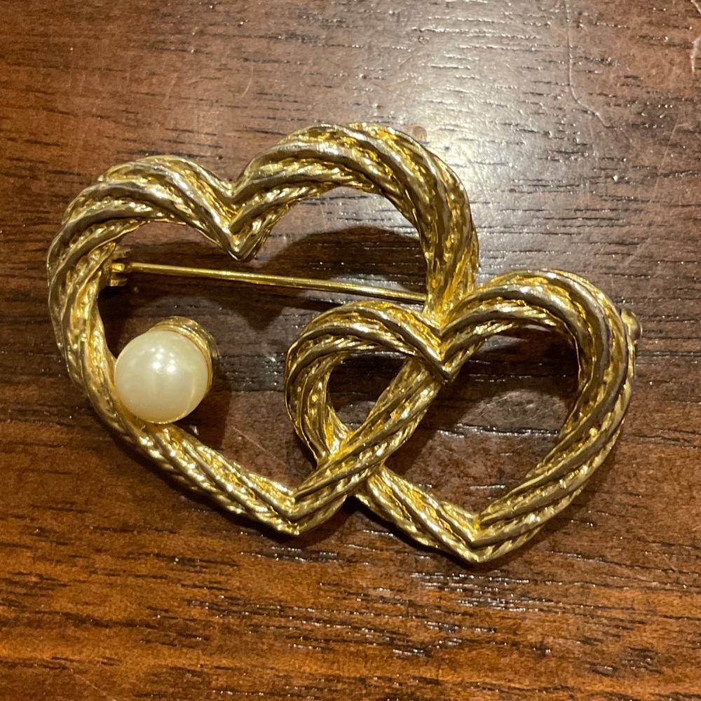 Gold Tone Vintage Heart Brooch signed AAI Vintage